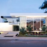 Fachadas-de-casas-modernas-com-vidros