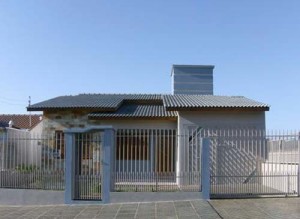 Fachadas-de-casas-modernas-com-telhado-aparente