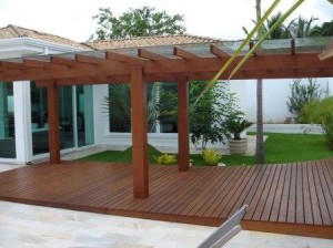 garagem-pergolados-madeira-vidro-policarbonato
