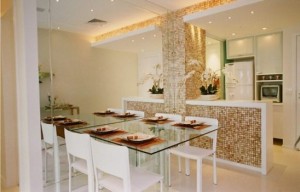 Balcão-cozinha-revestido-pastilhas-douradas