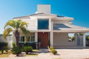 Fachadas-de-casas-modernas-com-telhado-colonial
