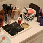 Como organizar maquiagens no banheiro
