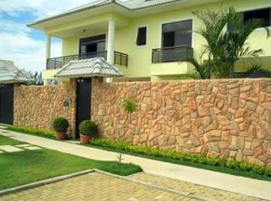 Fachadas de muros com pedras decorativas