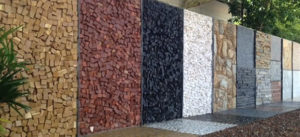 Muro com pedras decorativas