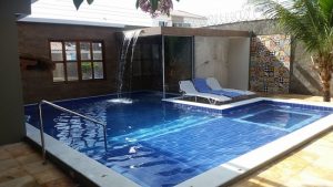 Piscina-integrada-com-sauna