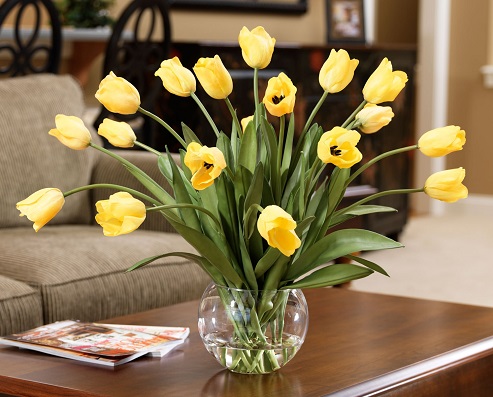 Vasos com flores artificiais para sala | Decorando Casas