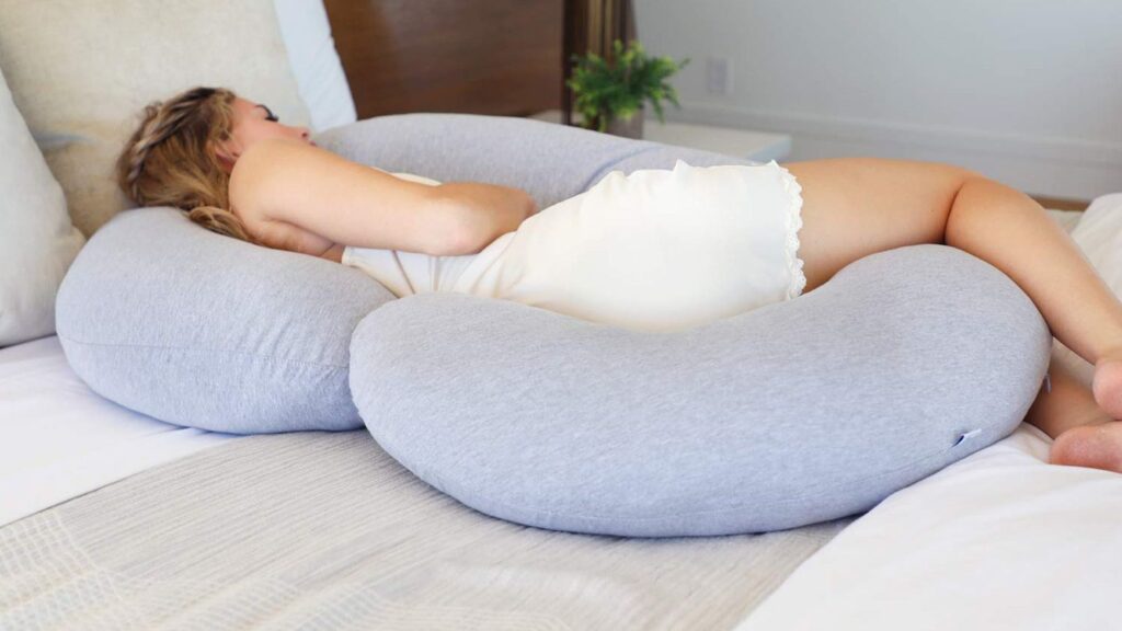 Melhores-travesseiros-para-grávidas-forma-C-PharMeDoc