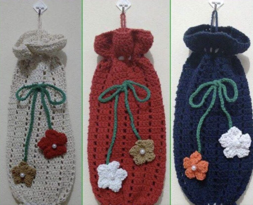 Porta-sacola-e-puxa-saco-para-cozinha-croche